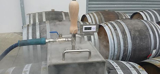 Wine barrel steam cleaning